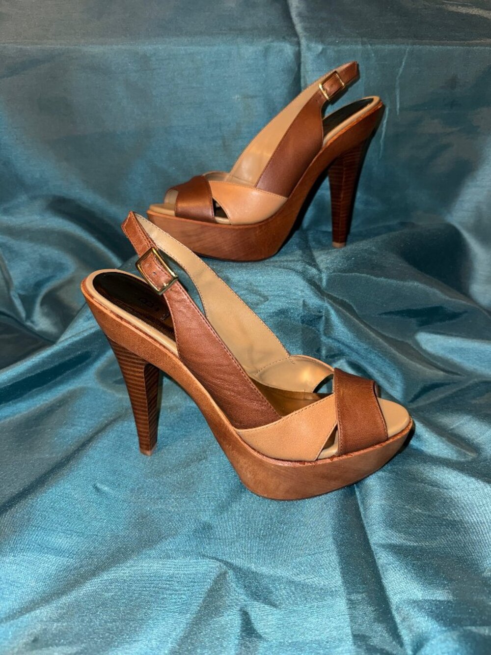Vintage Bakers Farrah two tone peep toe w/adjustable ankle strap & wooden heel